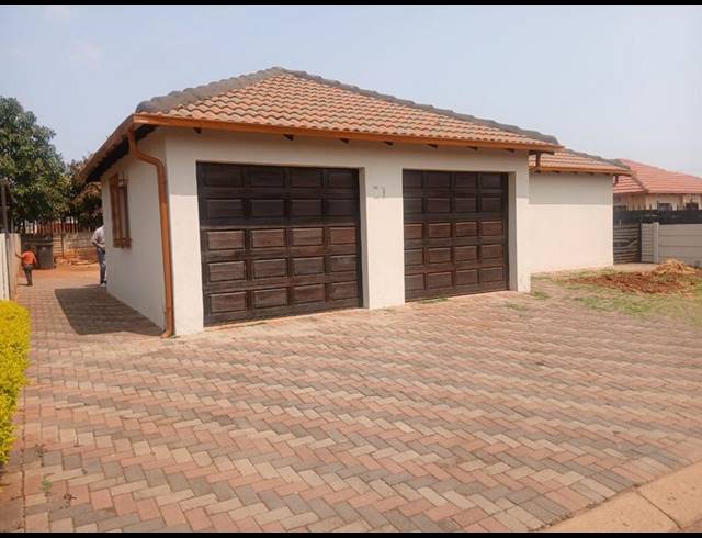 3 BEDROOM HOUSE FOR SALE IN THE ORCHARDS